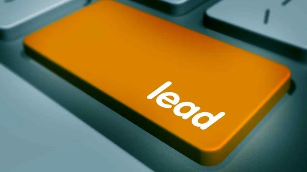 Tecla laranja de teclado com a palavra lead
